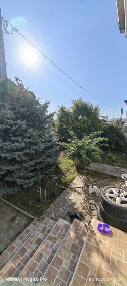 Casă cu 3 camere decomandat în Cristești