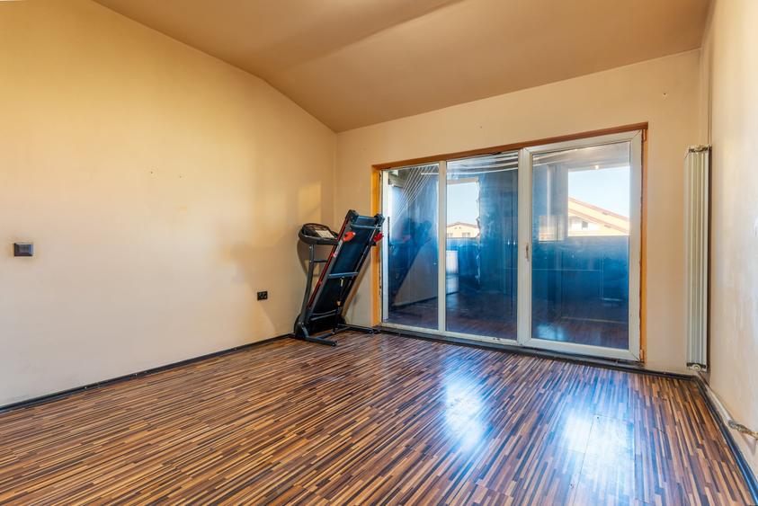 Apartament cu 2 camere semidecomandat, mobilat în Florești