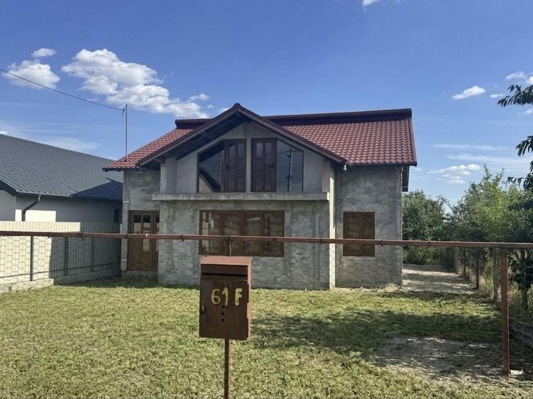 Casă cu 4 camere în Vânători