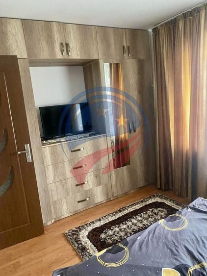 Apartament cu 2 camere semidecomandat în Craiovița Nouă
