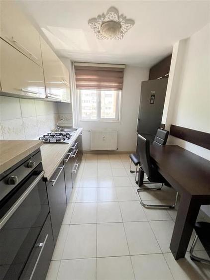 Apartament cu 3 camere decomandat în Dacia