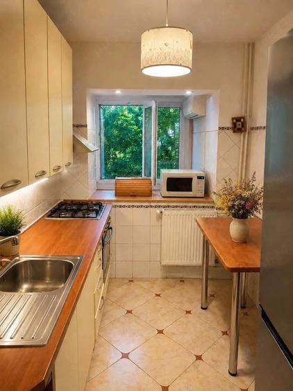 Apartament cu 3 camere decomandat în Apusului