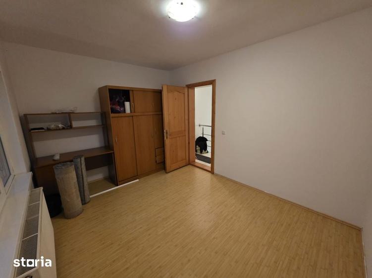 Casă cu 4 camere cu Teren 350 Mp în Florești