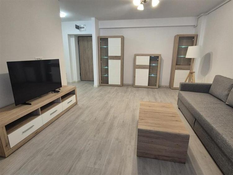 Apartament cu 2 camere decomandat în Titan