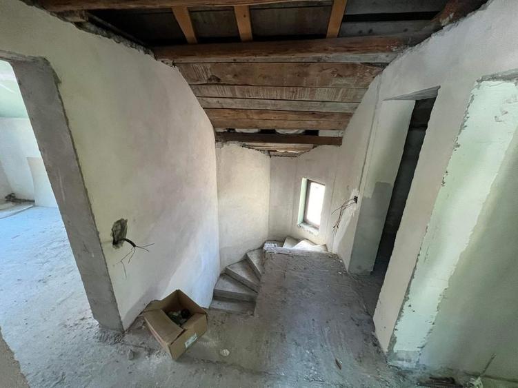 Casă cu 4 camere în Ferneziu