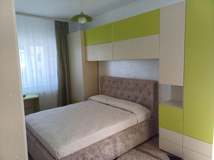 Apartament cu 2 camere decomandat în Tractorul