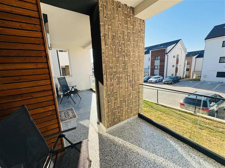 Apartament cu 3 camere semidecomandat în Exterior Vest