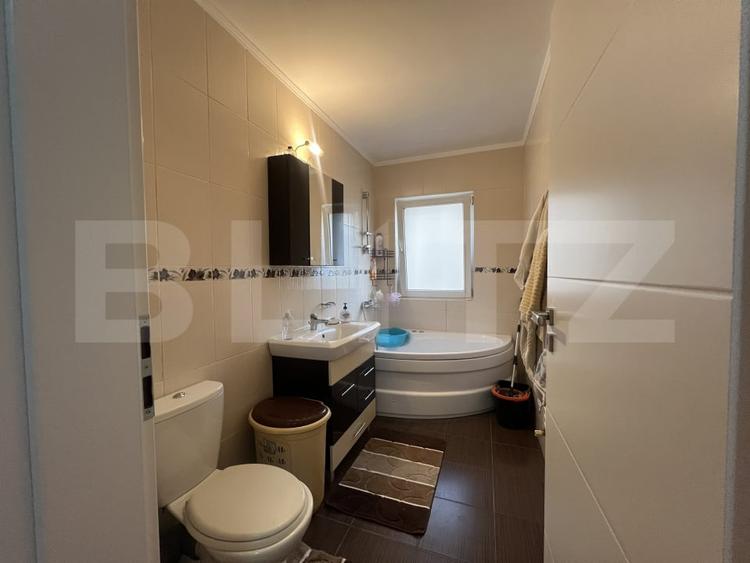 Apartament cu 3 camere decomandat, mobilat în Florești