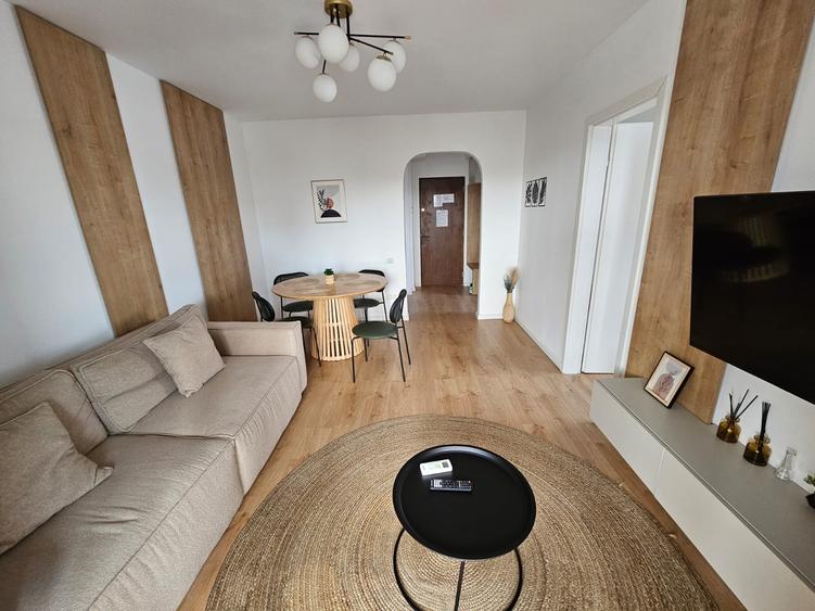 Apartament cu 3 camere semidecomandat în Națiunile Unite
