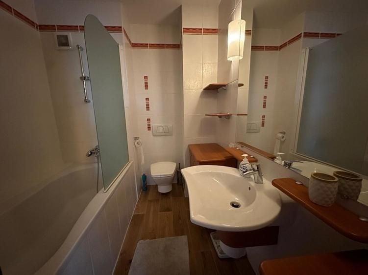 Apartament cu 3 camere decomandat, mobilat în Primăverii