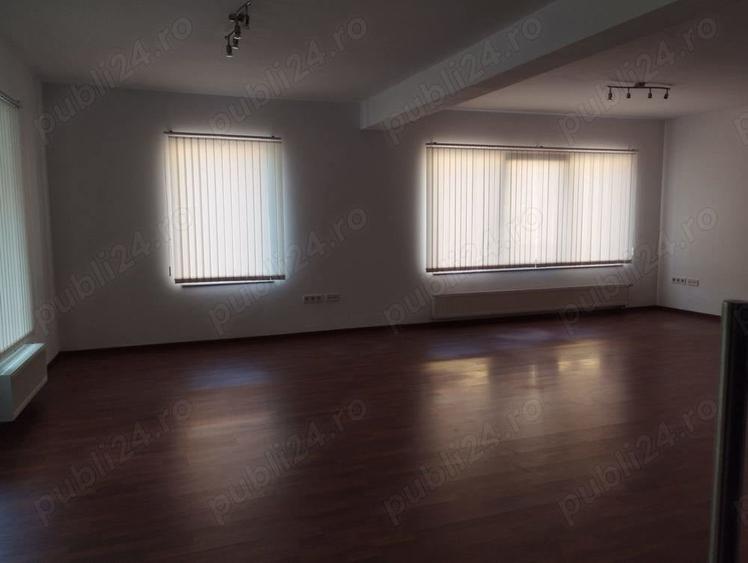 Spațiu comercial, de 200 mp, în Central