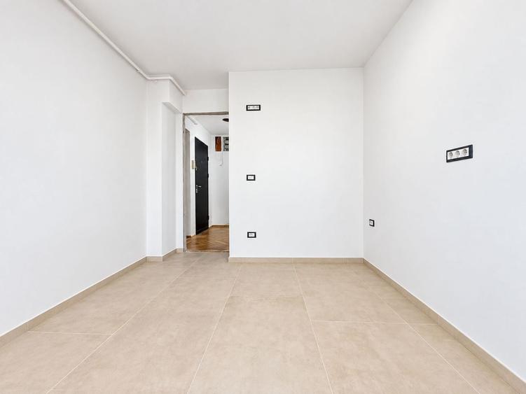 Apartament cu 3 camere decomandat în Lipovei