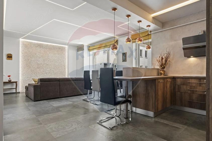 Apartament cu 2 camere semidecomandat în Centrul Civic