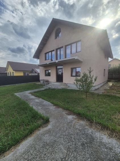 Casă cu 4 camere în Holboca
