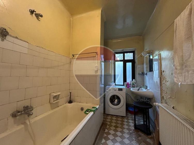 Casă individuală cu 7 camere cu Teren 1064 Mp în Ana Ipătescu