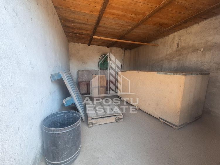 Casă individuală cu 6 camere cu Canalizare în Pesac