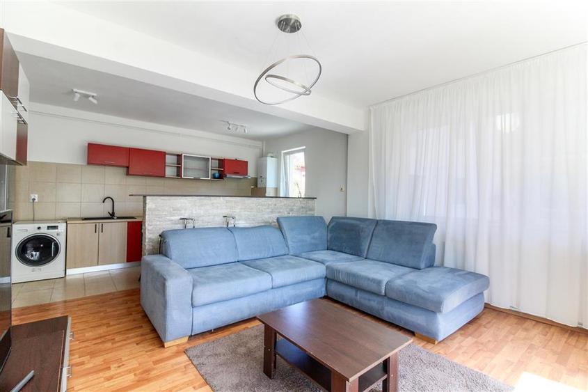 Apartament cu 2 camere semidecomandat, mobilat în Bună Ziua