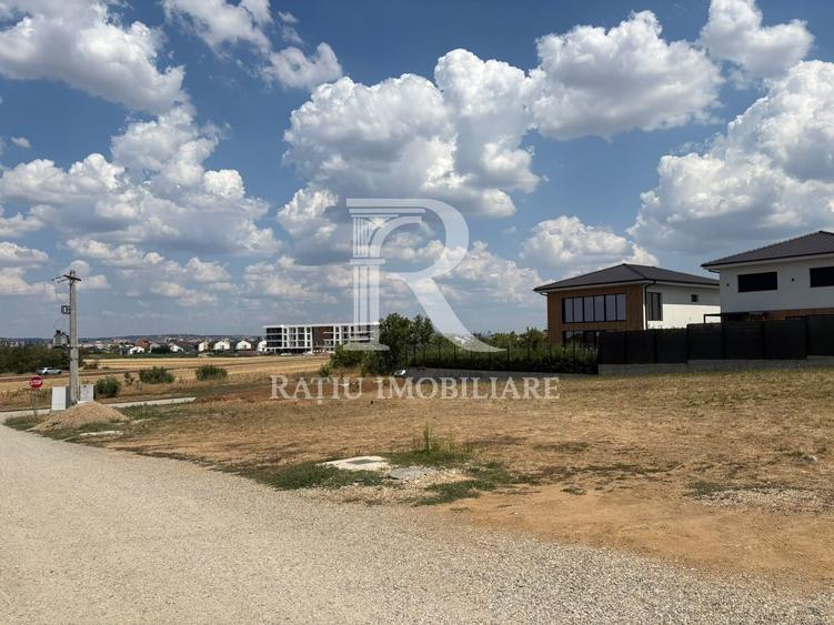 Teren Construcții intravilan de 490 mp, în Vest