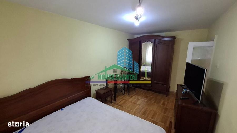 Apartament cu 4 camere decomandat în Central