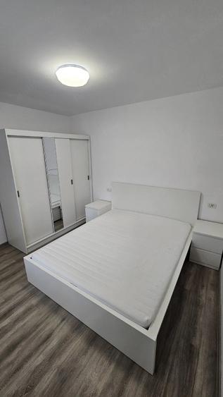 Apartament cu 6 camere decomandat în Drumul Taberei