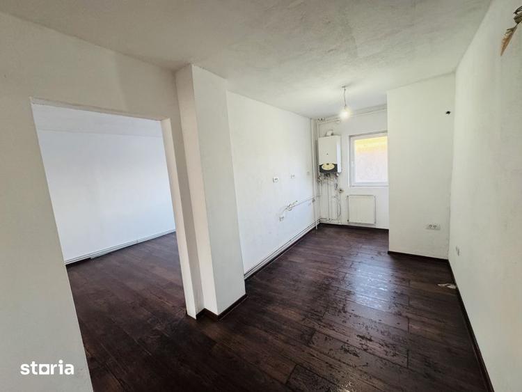 Apartament cu 3 camere decomandat în Ciupercenii Noi