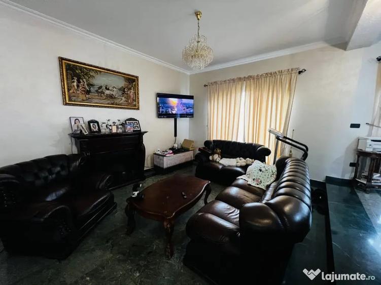 Casă cu 7 camere cu Teren 826 Mp în Dumbrăvița