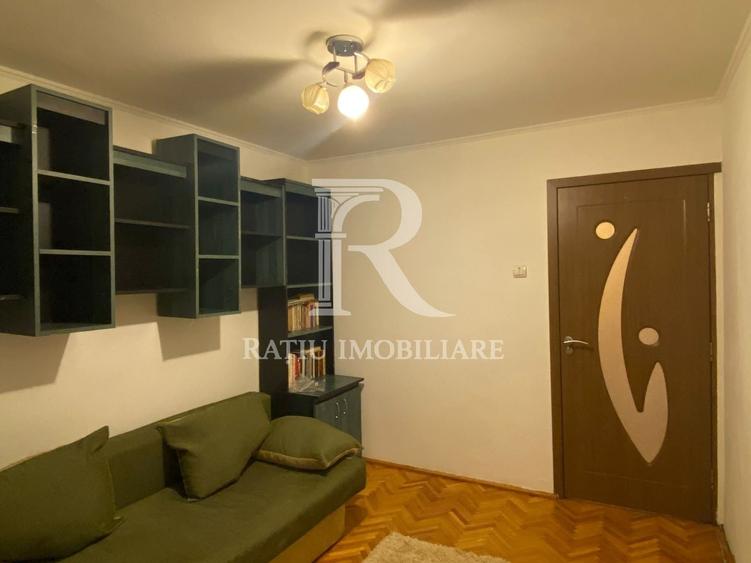 Apartament cu 3 camere decomandat, mobilat în Rogerius