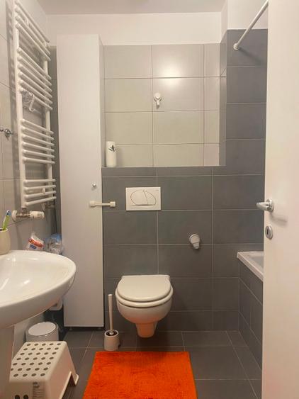Apartament cu 3 camere semidecomandat în Băneasa