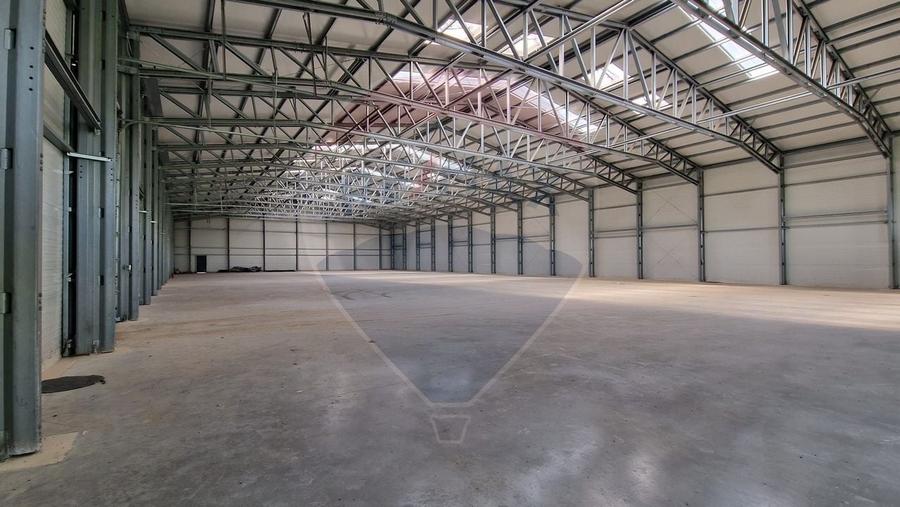 Spațiu industrial, de 2,000 mp, în Vâlcele
