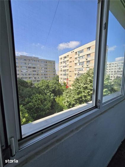 Apartament cu 3 camere semidecomandat în Tei