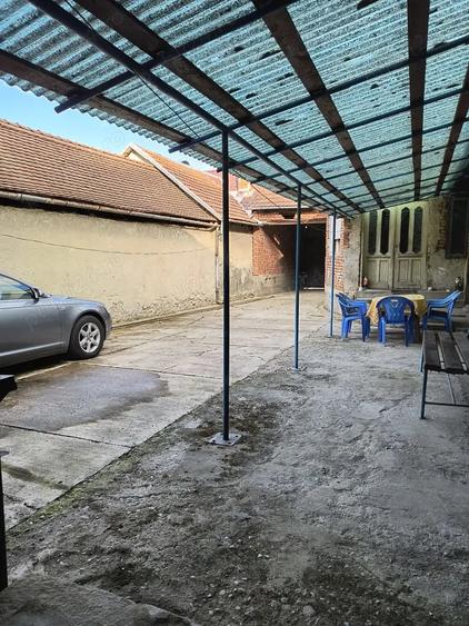 Casă cu 6 camere cu Teren 1100 Mp în Teregova