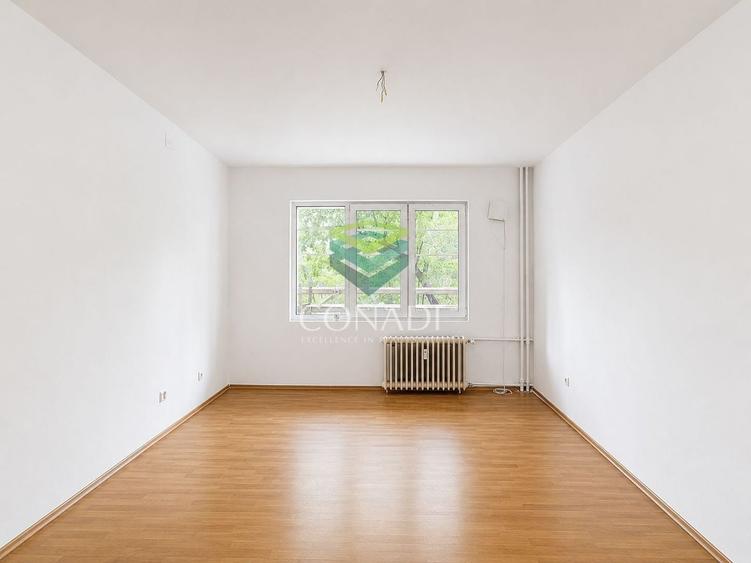 Apartament cu 3 camere decomandat în Dristor