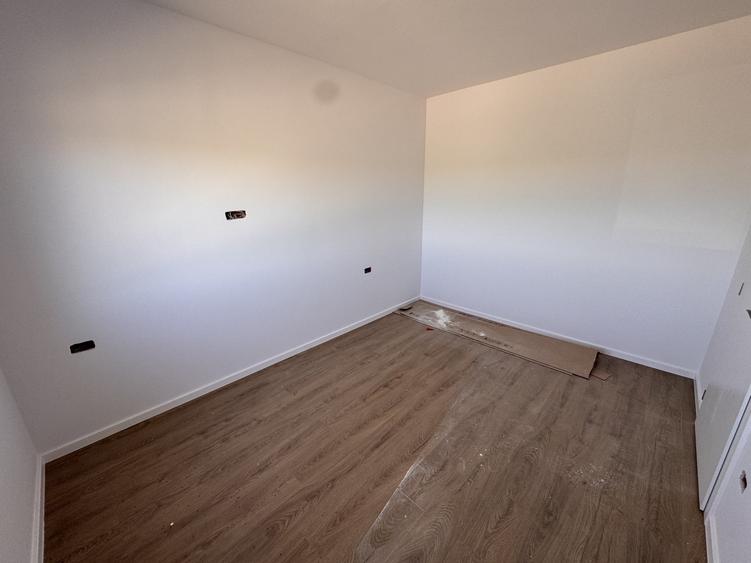 Duplex cu 3 camere cu Canalizare în Moșnița Nouă