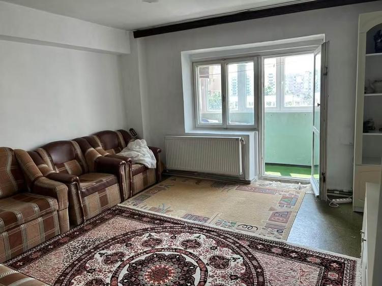 Apartament cu 3 camere decomandat în Crângași