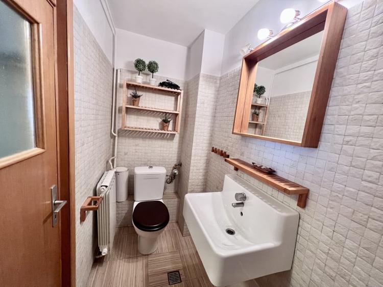 Apartament cu 4 camere semidecomandat, mobilat în Ștefan cel Mare