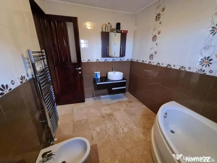 Casă cu 5 camere cu Teren 4500 Mp în Bătești