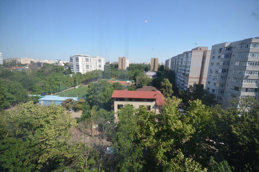 Apartament cu 3 camere semidecomandat în P-ța Muncii