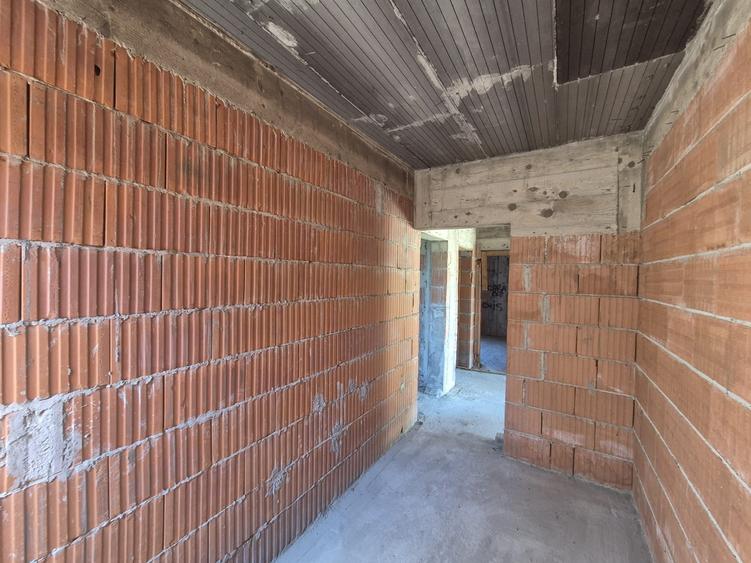 Casă individuală cu 7 camere cu Canalizare în Chiajna