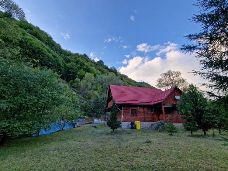 Casă individuală cu 4 camere cu Teren 960 Mp în Romuli