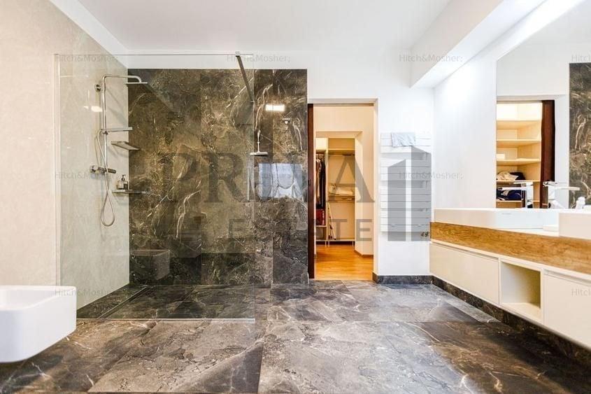 Casă individuală cu 5 camere cu Canalizare în Lipovei