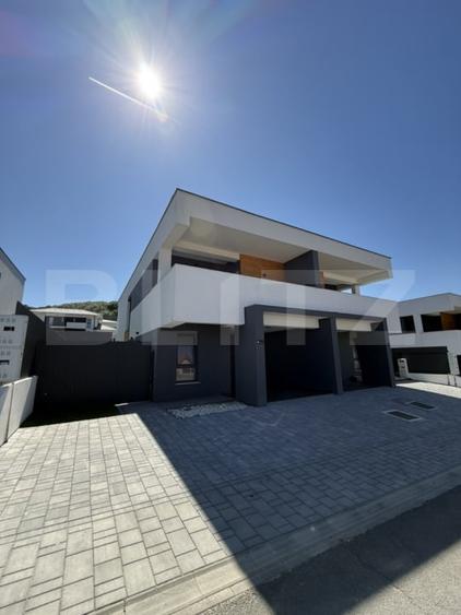Duplex cu 4 camere cu Canalizare în Chinteni