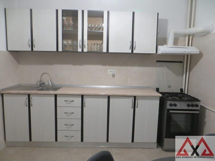Apartament cu 3 camere decomandat, mobilat în Vitan