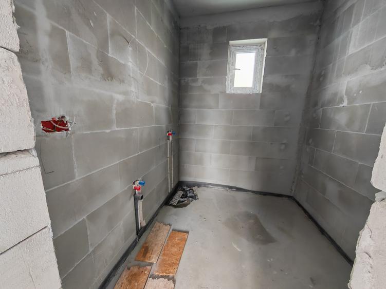 Casă individuală cu 4 camere cu Teren 300 Mp în Lumina