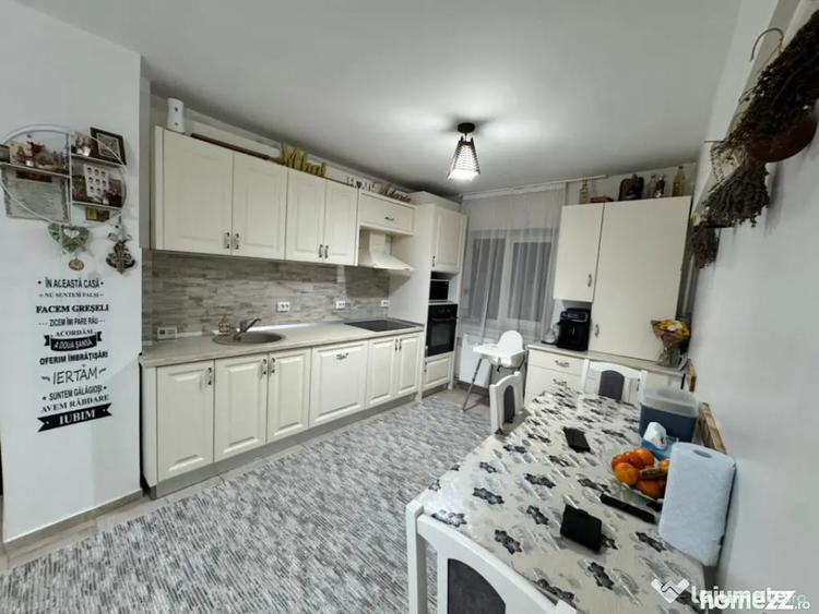 Apartament cu 3 camere decomandat în Central