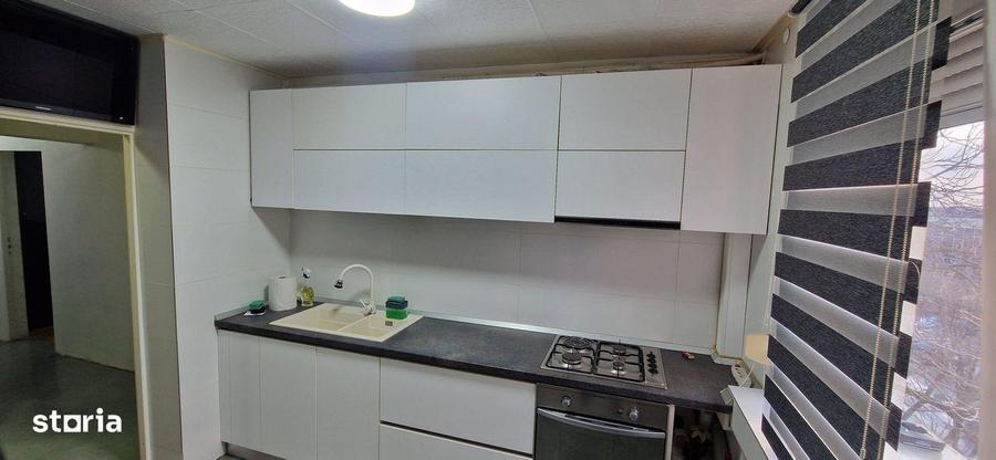 Apartament cu 3 camere decomandat în Valea Oltului
