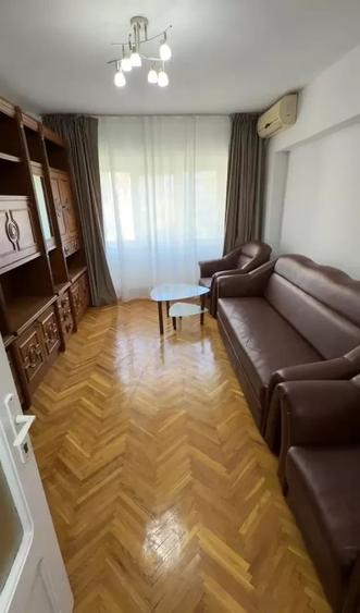 Apartament cu 3 camere decomandat, mobilat în Nicolina