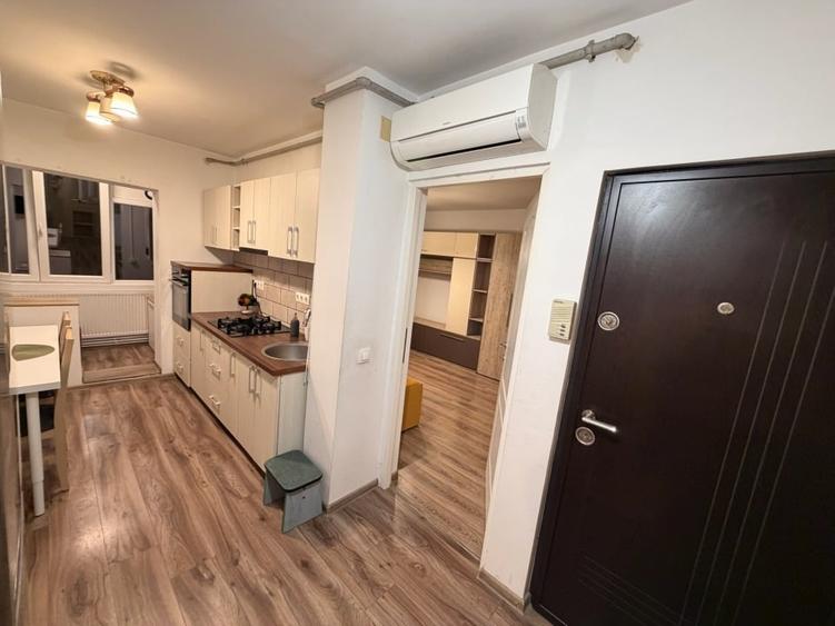 Apartament cu 3 camere decomandat, mobilat în Lipovei