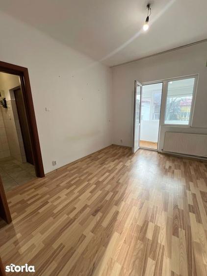 Casă cu 2 camere semidecomandat cu Canalizare în Unirii