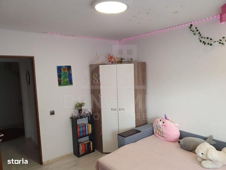 Apartament cu 4 camere decomandat în Noua
