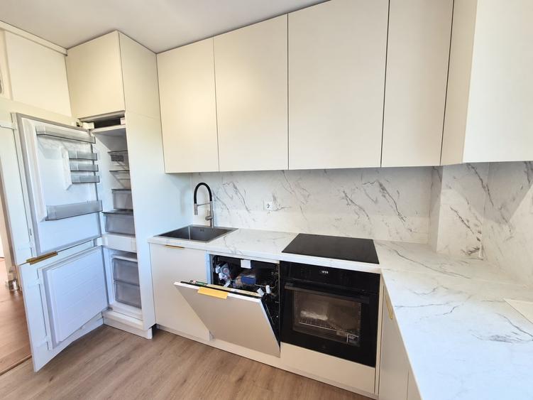 Apartament cu 3 camere decomandat, mobilat în Plopilor